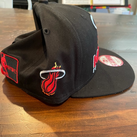 Miami Heat New Era 9fifty snapback. medium-Large. black and red. NWT - Picture 5 of 6